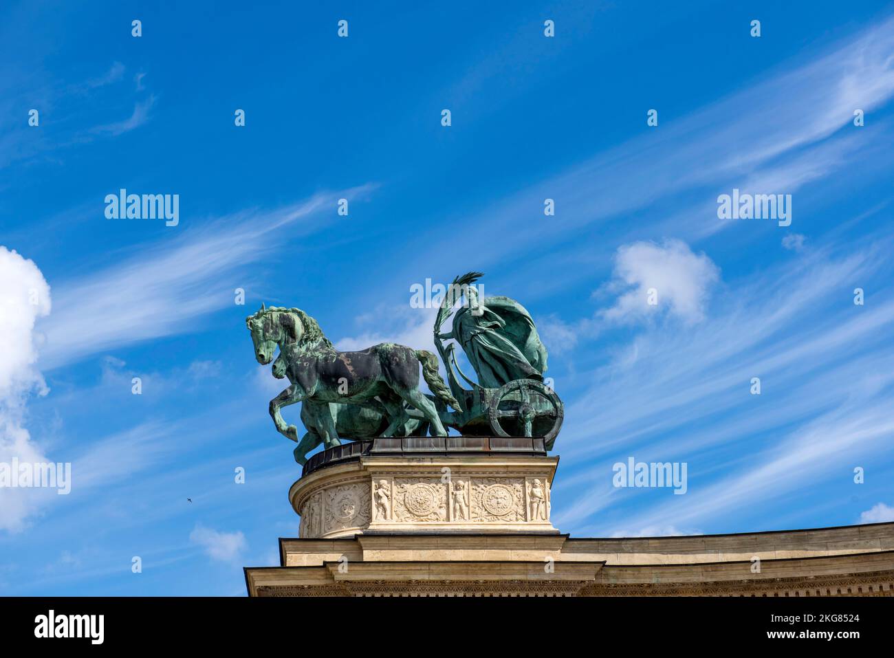 Una giornata di sole in Piazza degli Eroi a Budapest Ungheria Europa UE Foto Stock