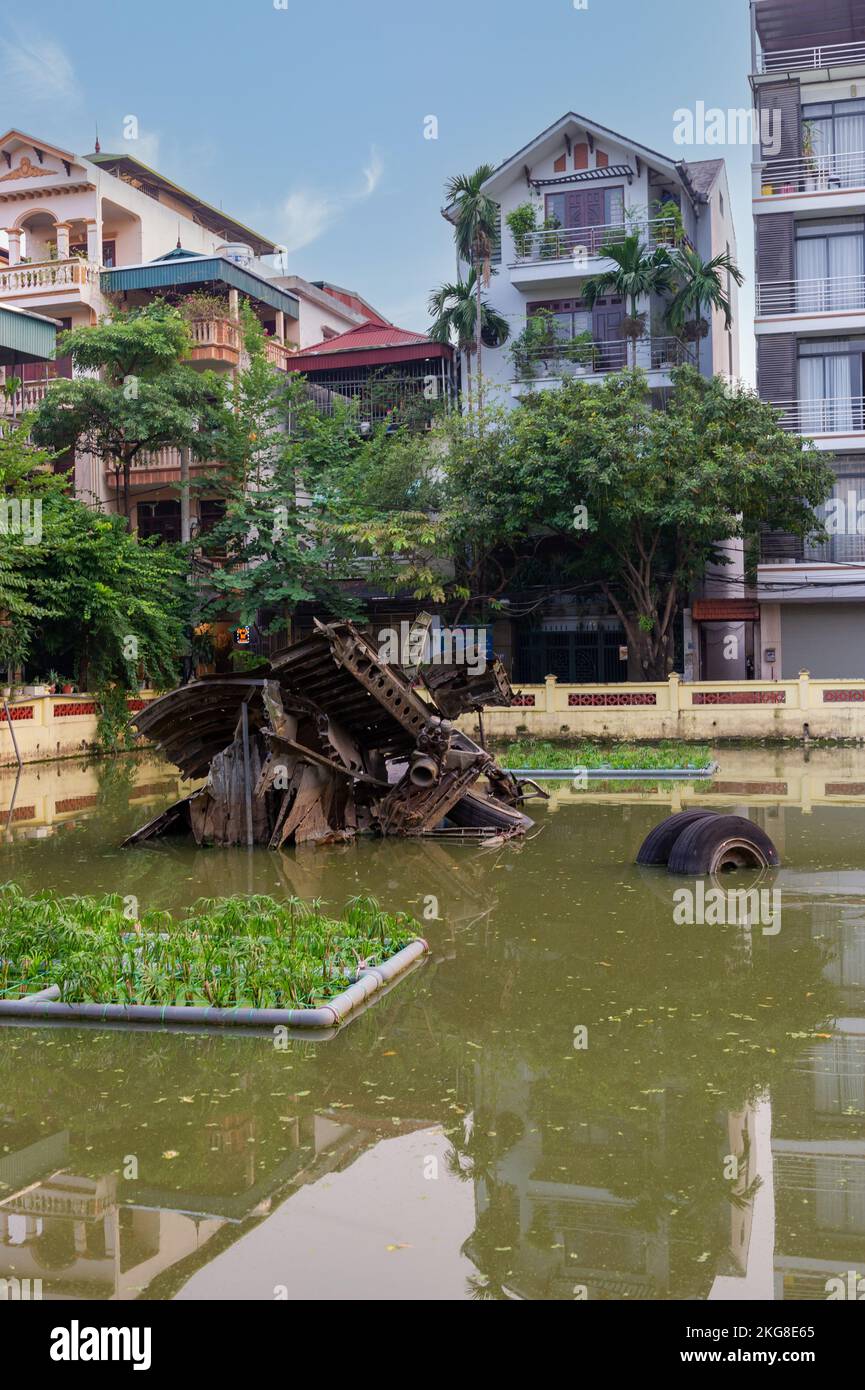 Naufragio del bombardiere B52 abbattuto nel lago Hồ B52 dalla guerra del Vietnam, Hanoi, Vietnam Foto Stock