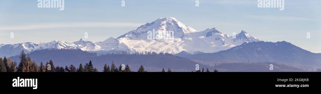 Una foto panoramica del Monte Baker presa dal lato nord-ovest della montagna. Foto Stock