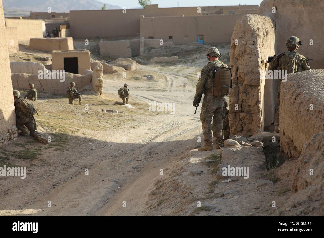 SALAR, AFGHANISTAN - 30 AGOSTO 2013 - STATI UNITI Soldati dell'esercito con la Compagnia B, 1st battaglione, 5th reggimento di cavalleria, 2nd squadra di combattimento di Brigata, 1st Div di cavalleria Foto Stock