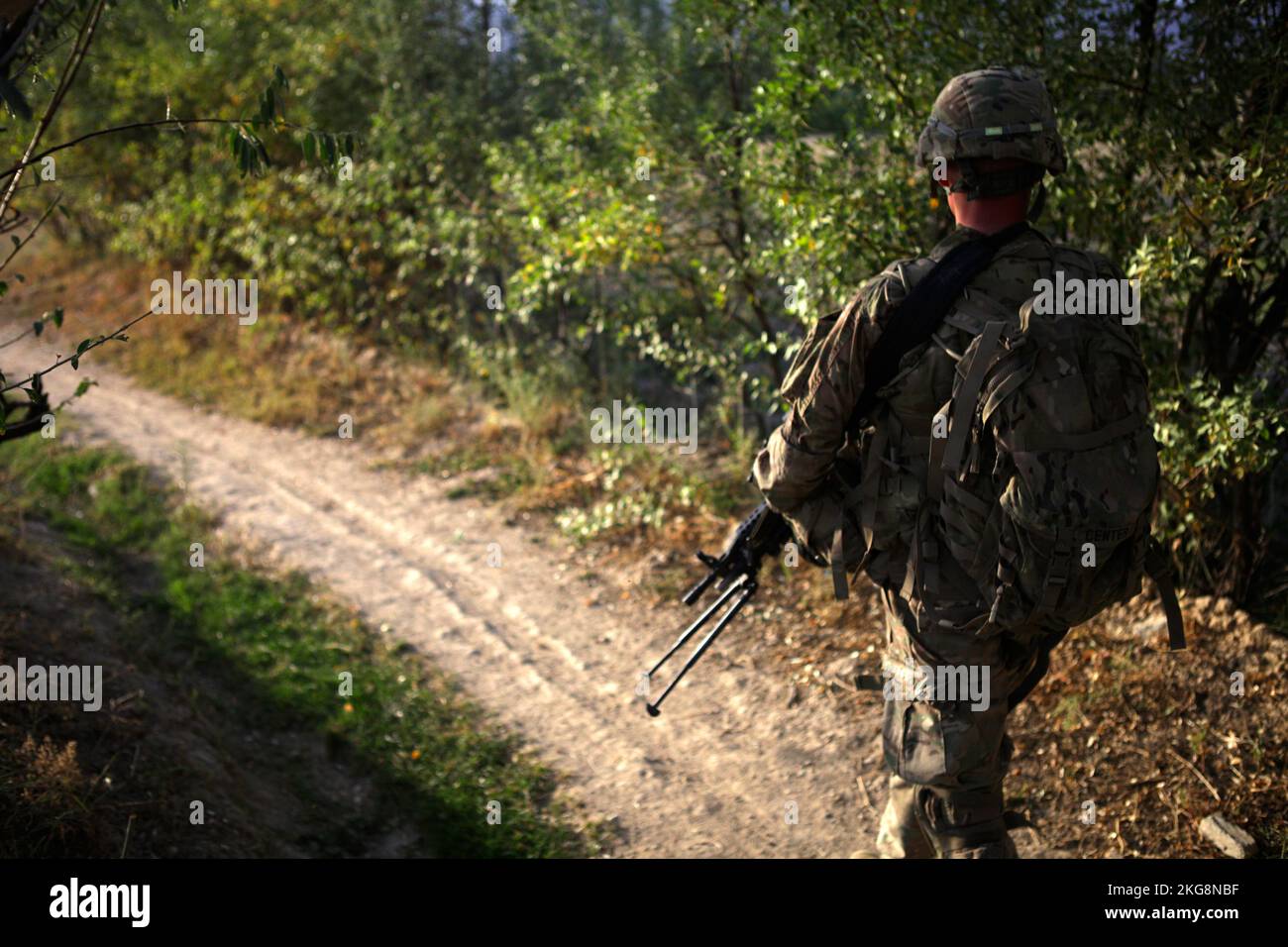 SALAR, AFGHANISTAN - 30 AGOSTO 2013 - STATI UNITI Soldati dell'esercito con la Compagnia B, 1st battaglione, 5th reggimento di cavalleria, 2nd squadra di combattimento di Brigata, 1st Div di cavalleria Foto Stock