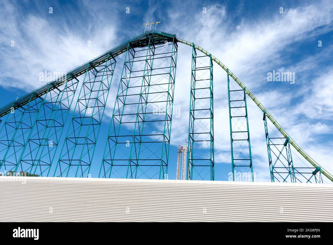 Vista mozzafiato sulle montagne russe del parco divertimenti Valleyfair. Shakopee Minnesota MN USA Foto Stock