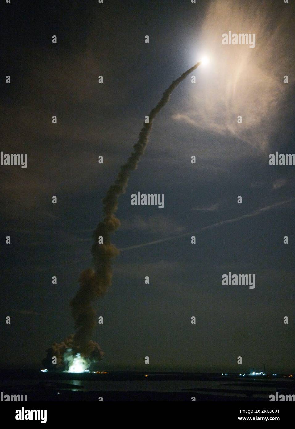 KENNEDY SPACE CE|NTRE, FLORIDA, USA - 16 novembre 2022 - il razzo Space Launch System della NASA che porta la navicella spaziale Orion lancia il lancio di Artemis i fli Foto Stock