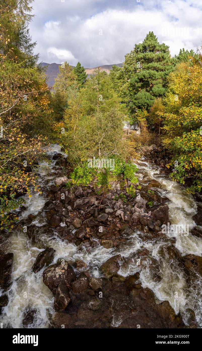Fiume Allt Coire Rooill a Torridon, Scozia nord-occidentale Foto Stock