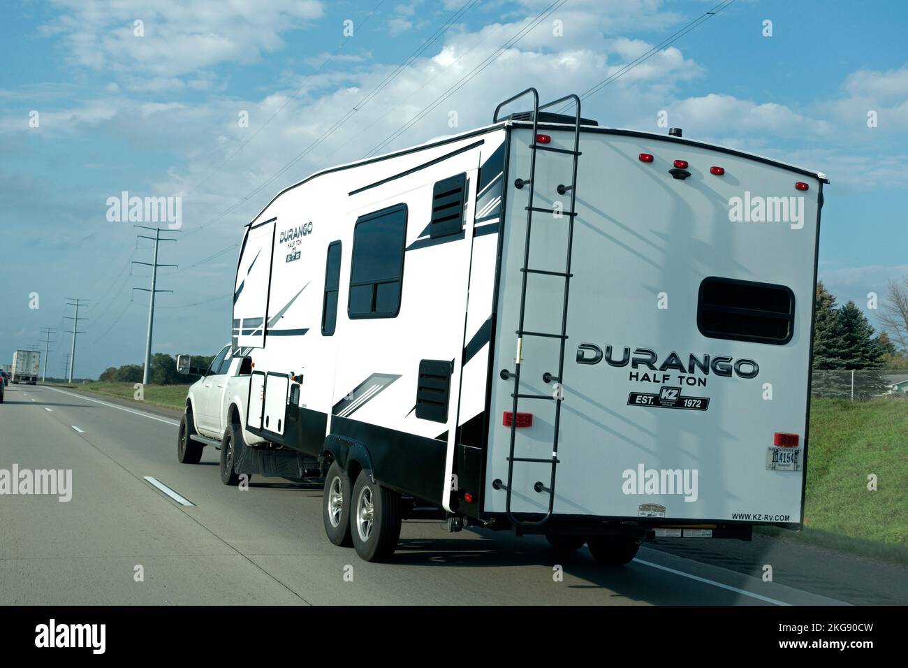 Durango Travel trailer in autostrada. Minneapolis, Minnesota, Minnesota, USA Foto Stock