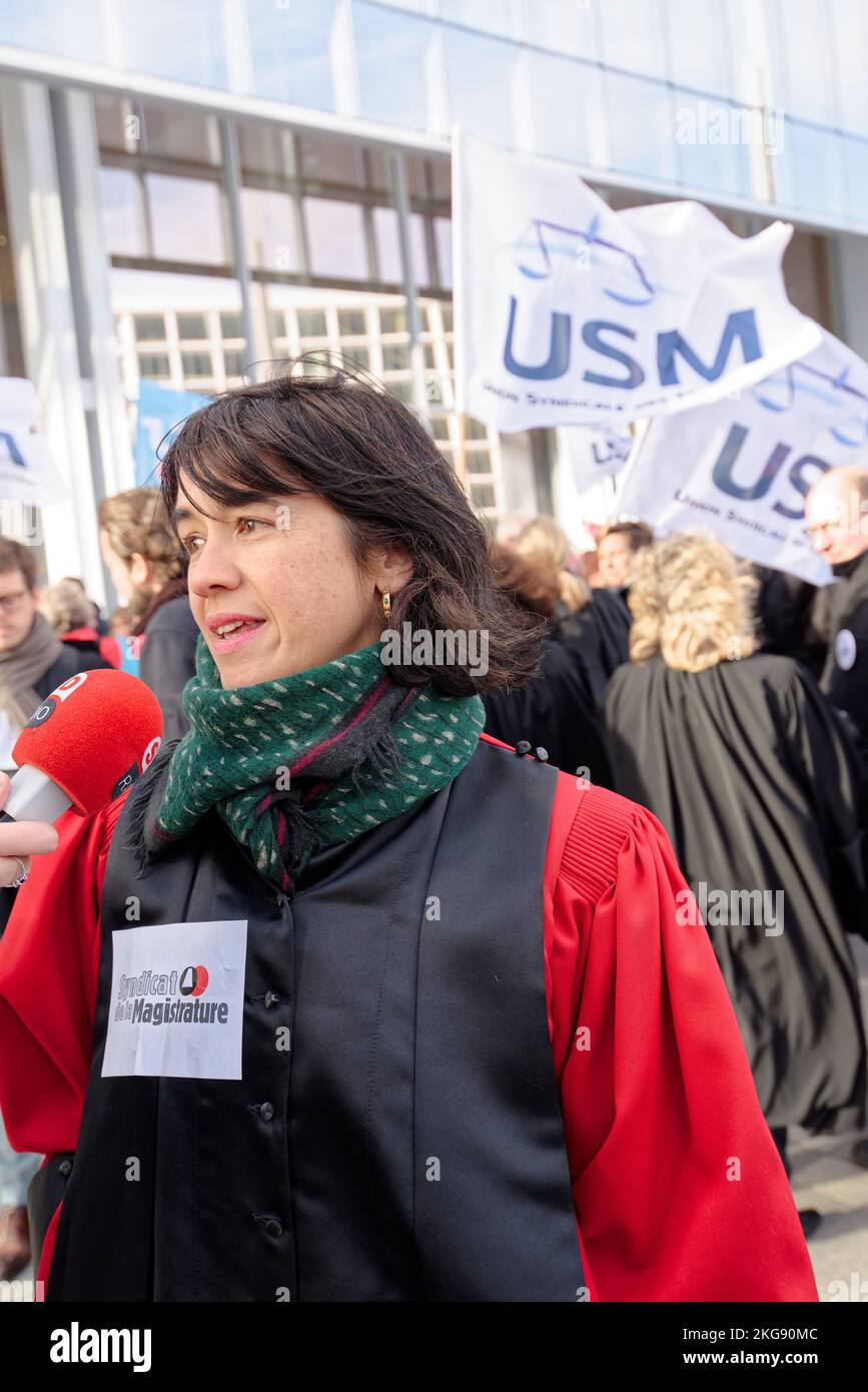 Manifestion des magistrats greffiers et avocats devant le tribunal de Paris, pour alerter sur l'état précaire de la justice en France Foto Stock