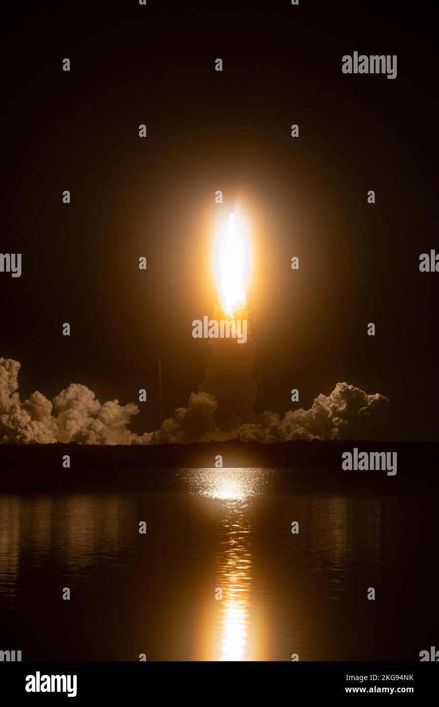 KENNEDY SPACE CE|NTRE, FLORIDA, USA - 16 novembre 2022 - il razzo Space Launch System della NASA che porta la navicella spaziale Orion lancia il lancio di Artemis i fli Foto Stock