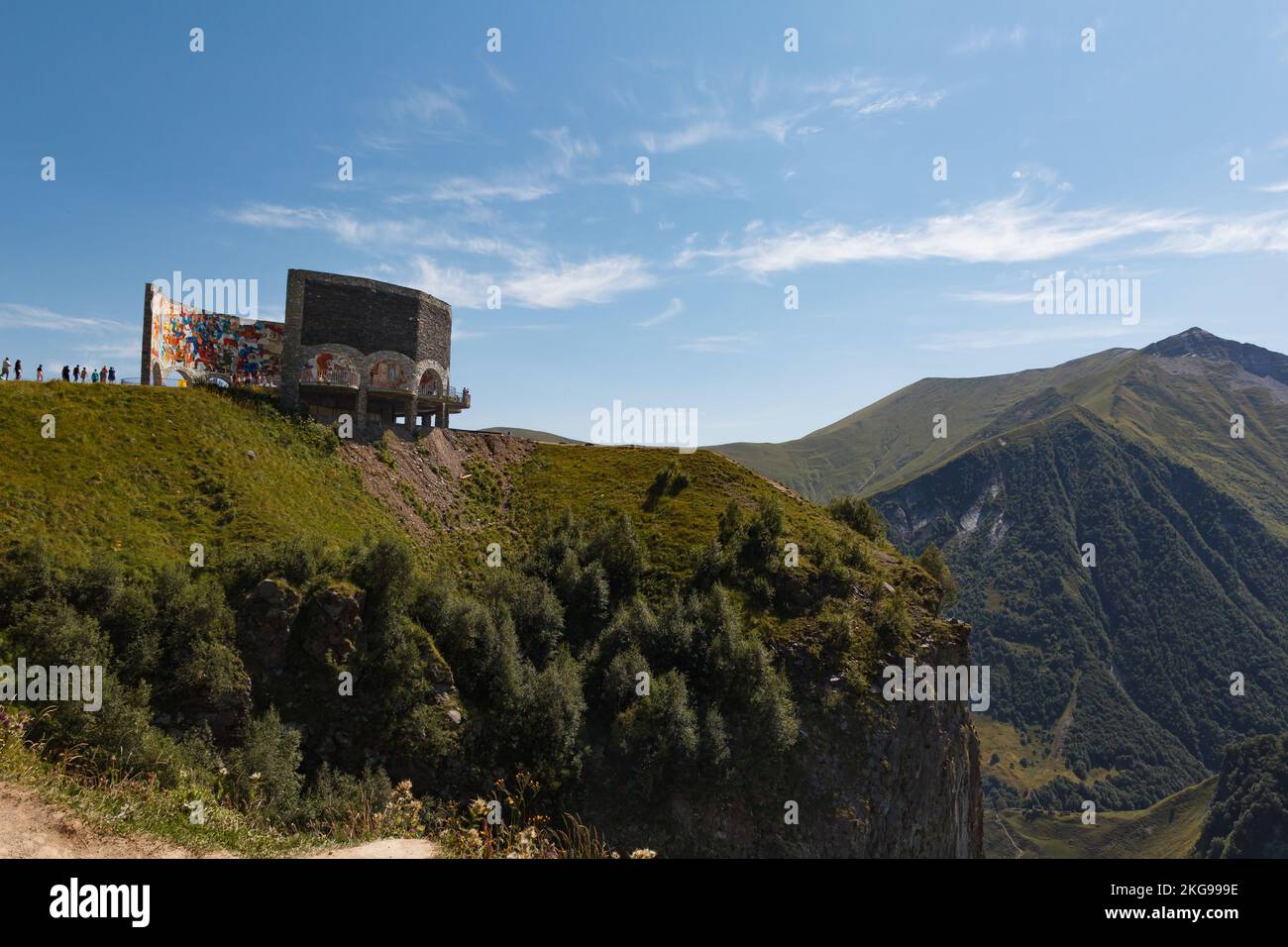 Arco di amicizia nelle montagne della Georgia Foto Stock