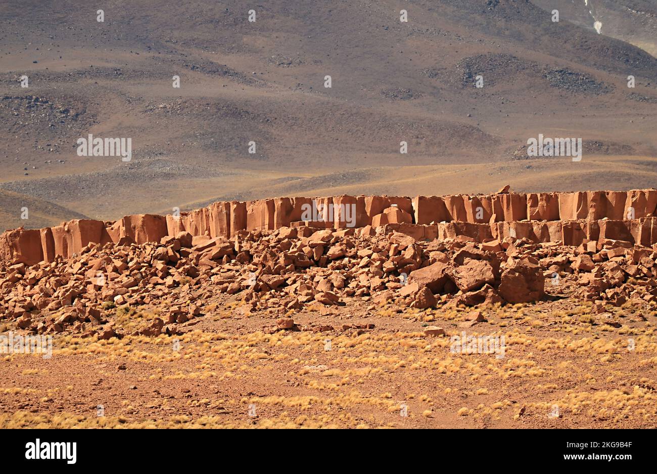 Incredibili formazioni rocciose nel Parco Nazionale della Riserva Nazionale di Los Flamencos, Altipano Cileno, Cile, Sud America Foto Stock