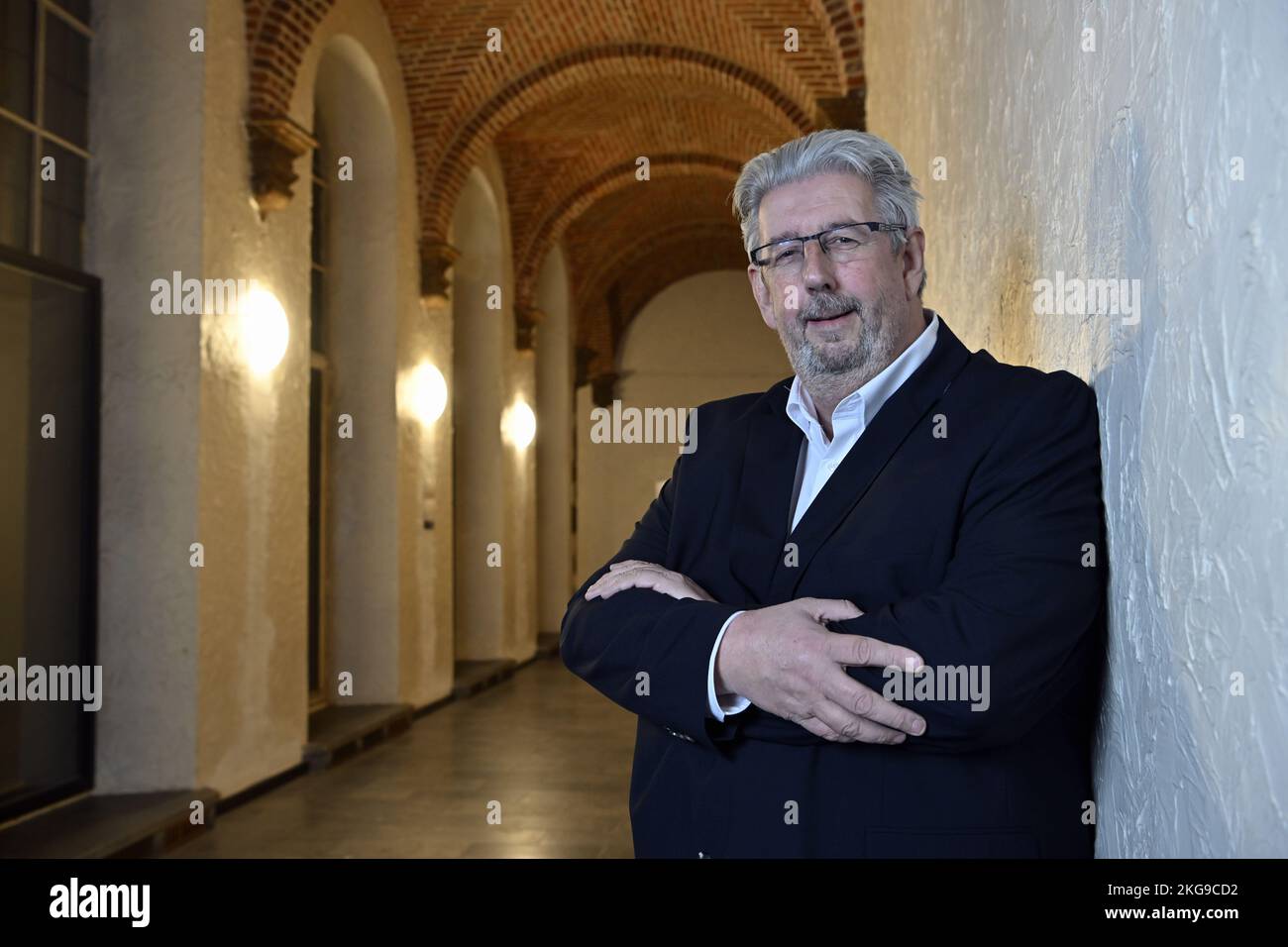 Alderman Jean-Pol Hannon posa per il fotografo al municipio di Wavre martedì 22 novembre 2022. FOTO DI BELGA ERIC LALMAND Foto Stock