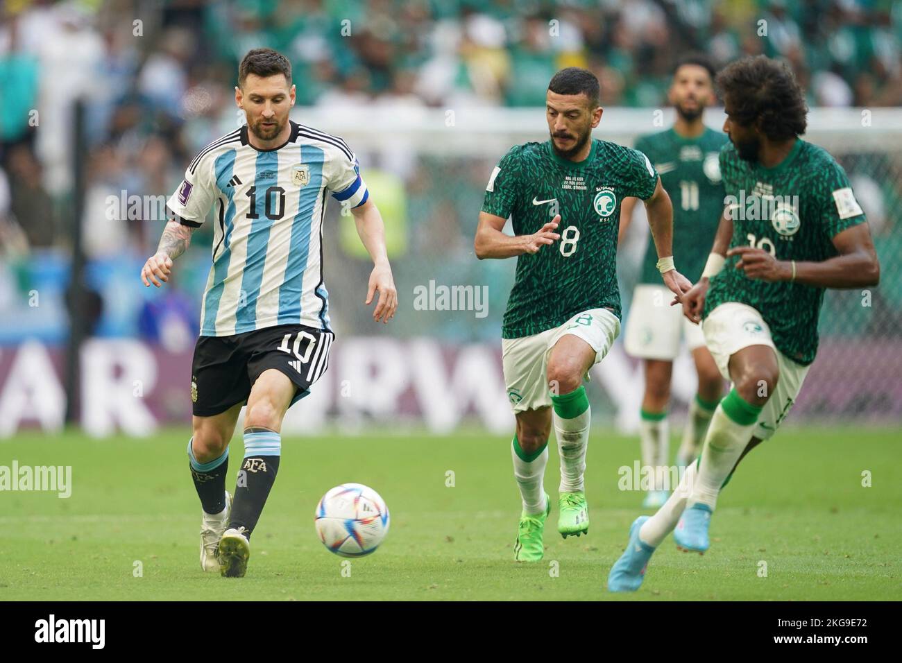 LUSAIL, QATAR - 22 NOVEMBRE: Il giocatore argentino Lionel messi guida la palla durante la Coppa del mondo FIFA Qatar 2022 gruppo C tra Argentina e Arabia Saudita al Lusail Stadium il 22 novembre 2022 a Lusail, Qatar. (Foto di Florencia Tan Jun/PxImages) Foto Stock