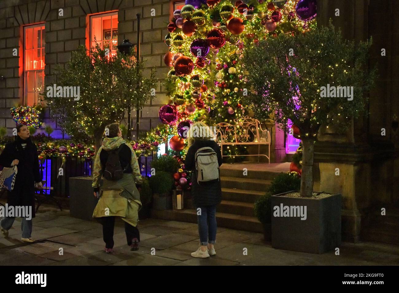 Edimburgo Scozia, Regno Unito 22 novembre 2022. Decorazioni natalizie a Edimburgo al bar Tigerlily su George Street.Credit sst/alamy live news Foto Stock