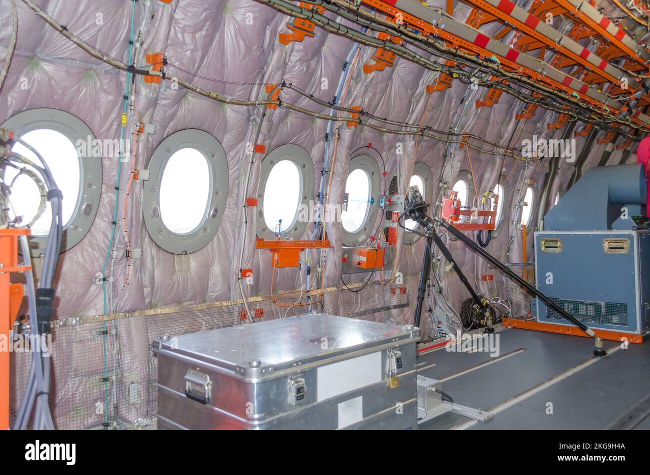 Vista sulla cabina dell'aeromobile senza rivestimento interno, per i voli di prova. Foto Stock