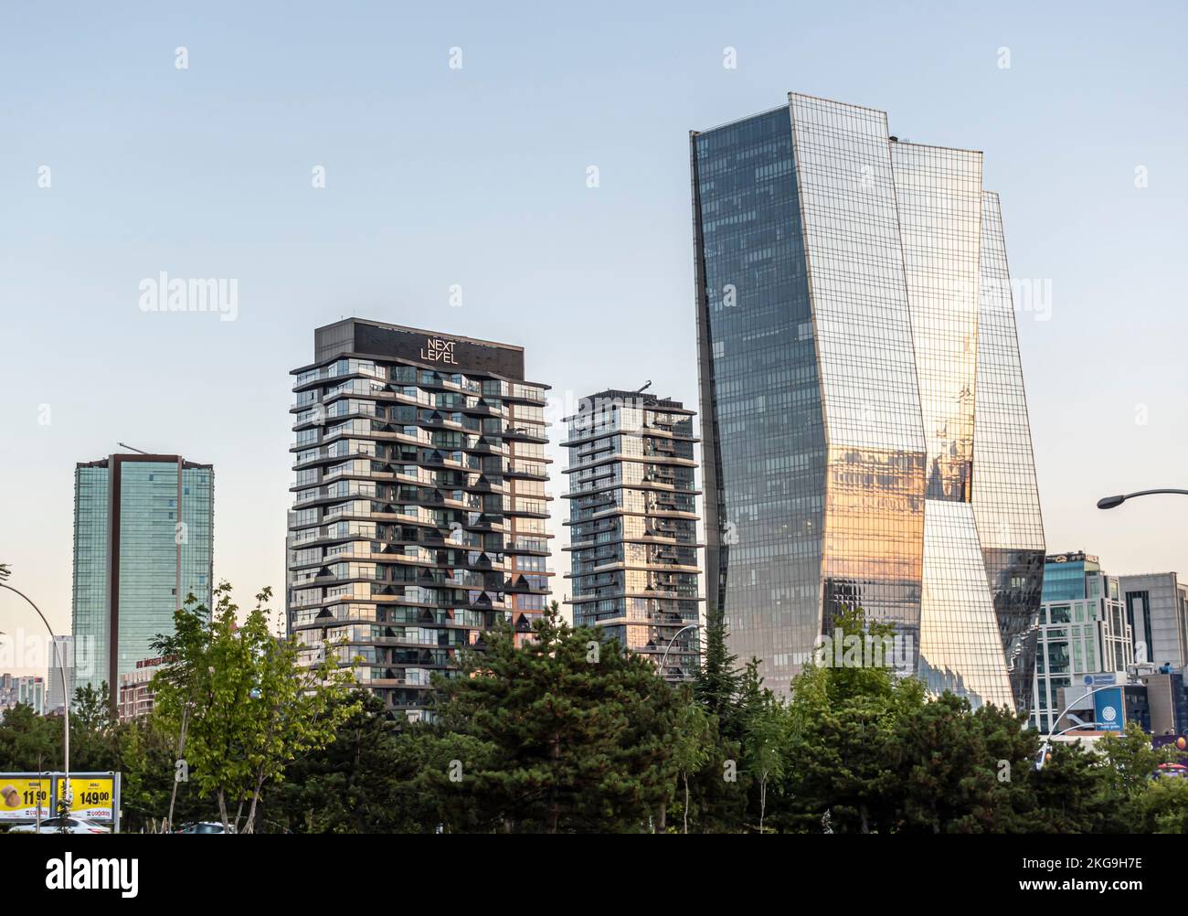 Next Level, gated communities immobili residenziali a Cayyolu Ankara, Turchia. Edifici di uffici in vetro, blocchi ad Ankara Foto Stock