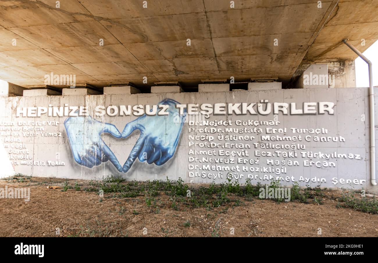 Serie di murales dedicati agli operatori sanitari in Turchia e alle proteste del personale dell'industria sanitaria. Ankara, Turchia Foto Stock