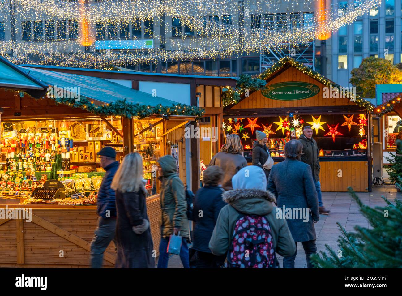 Prima della stagione natalizia, mercatino di Natale a Kennedyplatz, nel centro di Essen, NRW, Germania, Foto Stock
