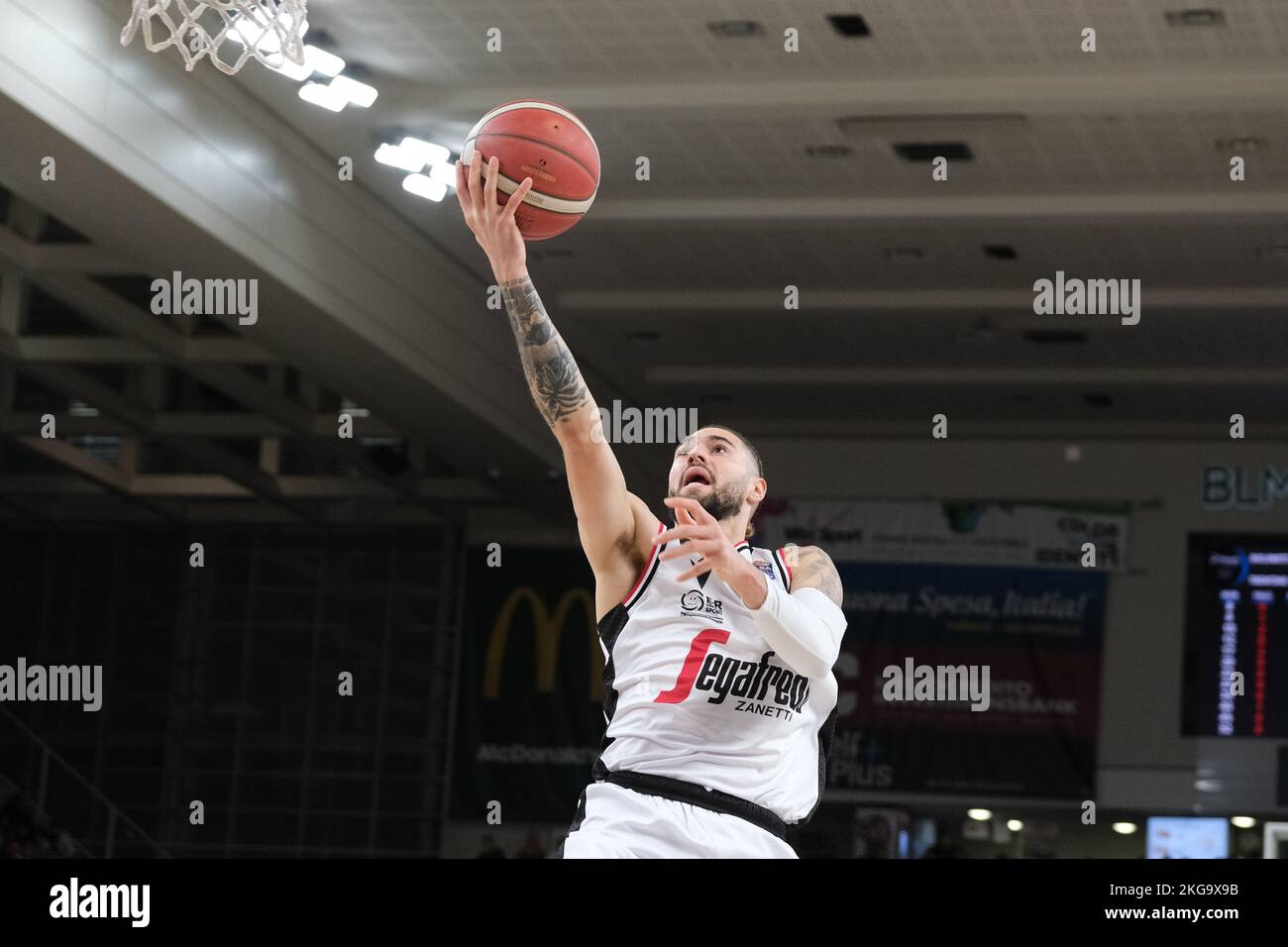 Campionato Italiano di Basket A1 - Dolomiti energia Trentino VS Virtus Segafredo Bologna. 20th novembre 2022, Trento, Italia Foto Stock