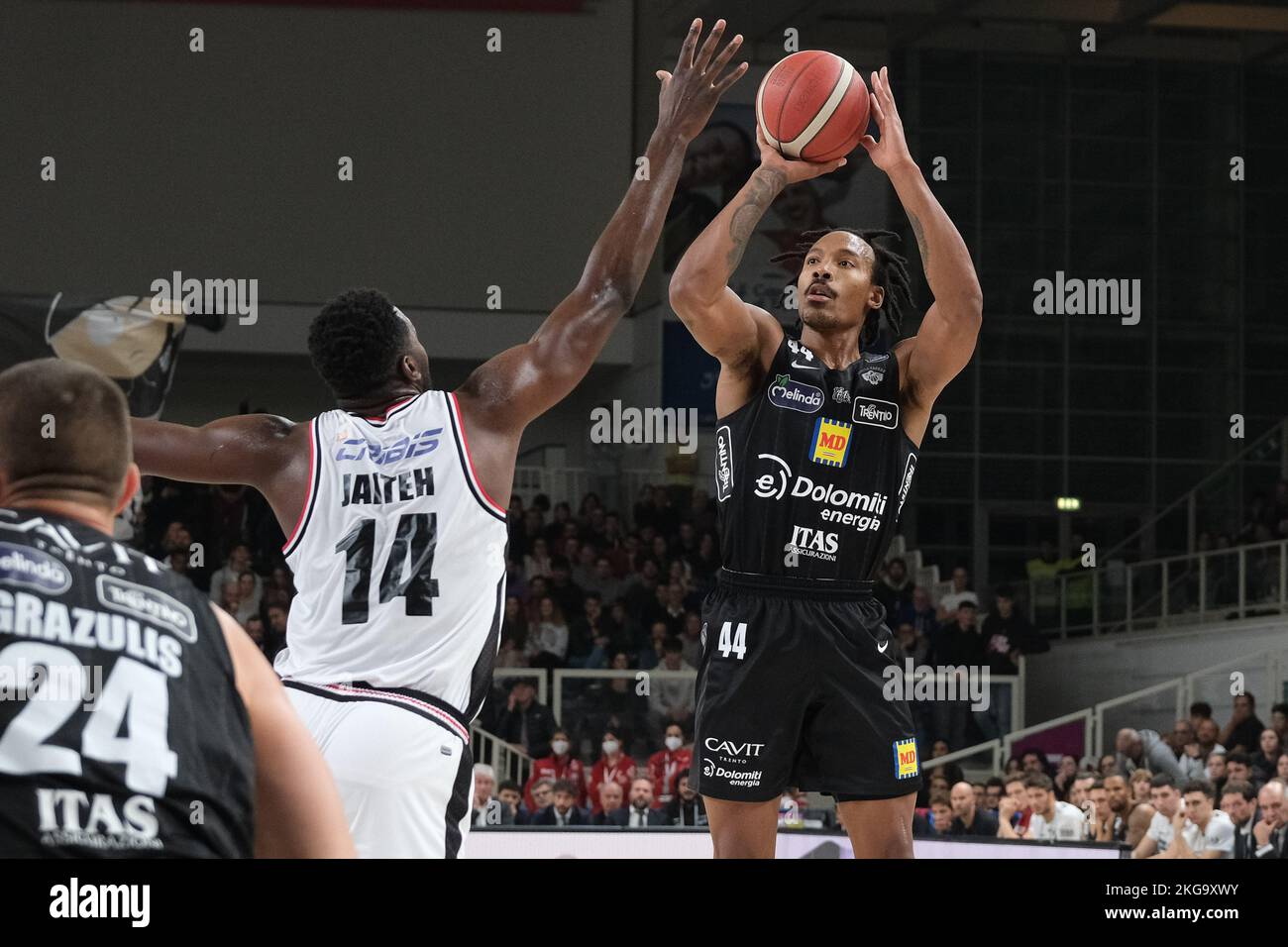 Campionato Italiano di Basket A1 - Dolomiti energia Trentino VS Virtus Segafredo Bologna. 20th novembre 2022, Trento, Italia Foto Stock