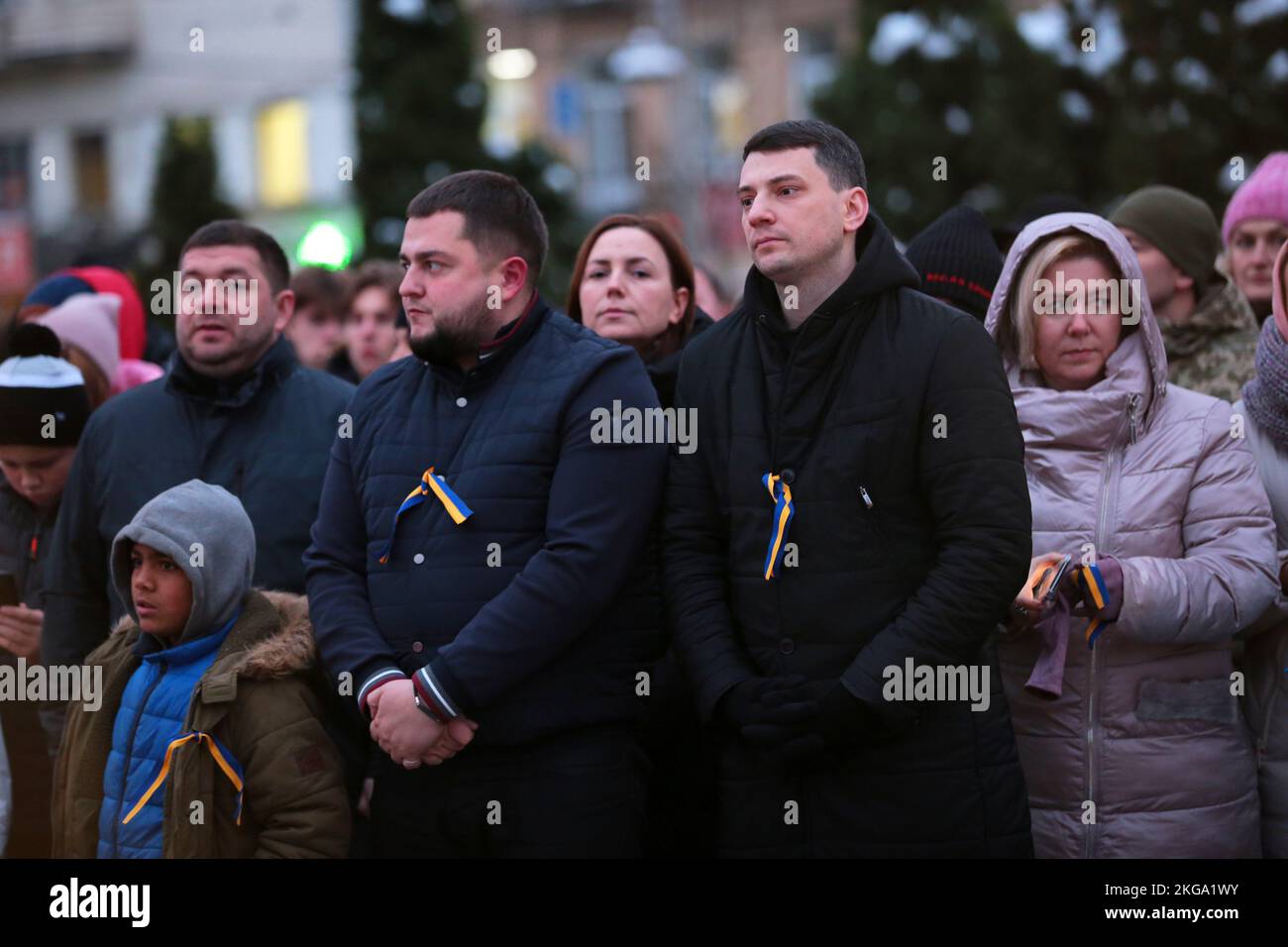 LVIV, UCRAINA - 21 NOVEMBRE 2022 - partecipanti alla manifestazione Maidan Reminiscences sulla Giornata della dignità e della libertà e il 9th° anniversario dall'inizio della Rivoluzione della dignità sulla piazza del monumento Taras Shevchenko, Lviv, Ucraina occidentale. Foto Stock