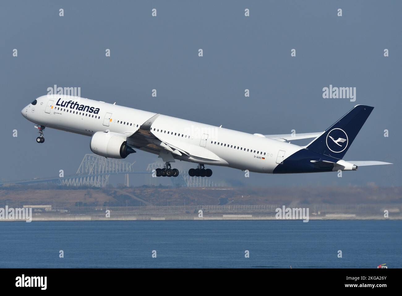 Tokyo, Giappone - 12 gennaio 2020: Aereo passeggeri Lufthansa Airbus A350-900 (D-AIXO). Foto Stock