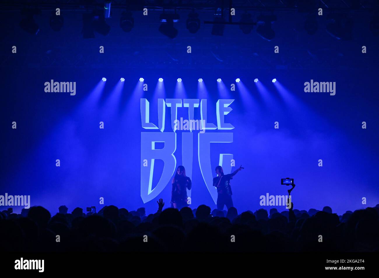 Sonya Tayurskaya e Ilya Prusikin di Little Big, una band russa rave, che si esibiscono dal vivo presso il Progressa Venue di Varsavia. Credit: ASWphoto/Alamy Live News Foto Stock