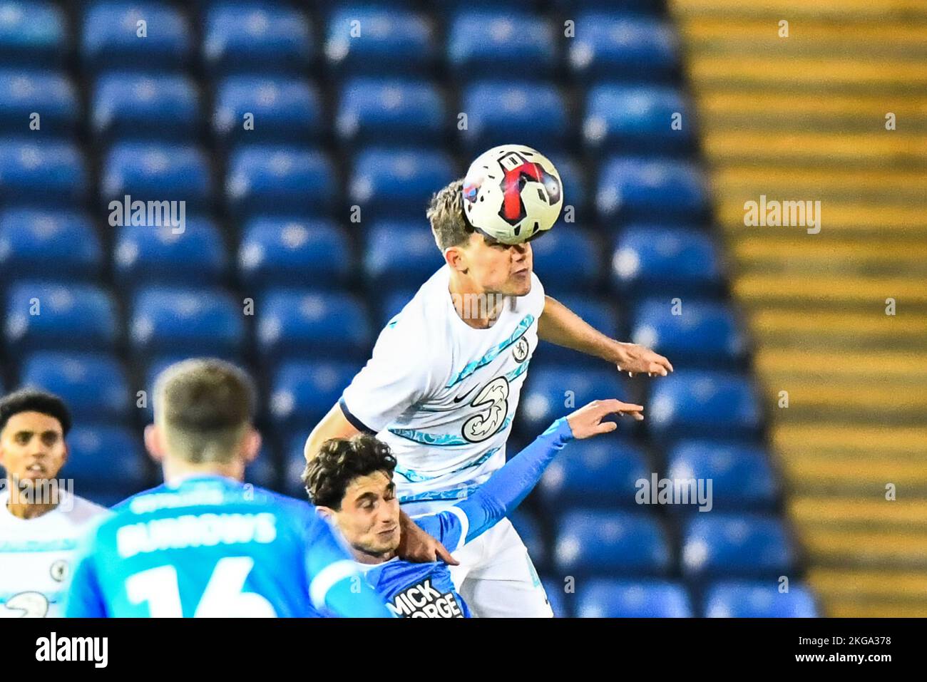 Cesare Casadei (46 Chelsea) vince il titolo durante la partita del Trofeo EFL tra Peterborough e Chelsea a London Road, Peterborough, martedì 22nd novembre 2022. (Credit: Kevin Hodgson | MI News) Credit: MI News & Sport /Alamy Live News Foto Stock