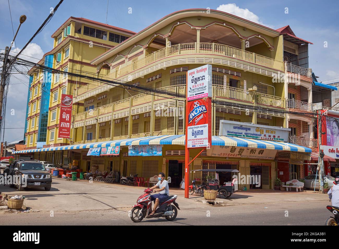 Traffico nel centro di Kampot, Cambogia Foto Stock