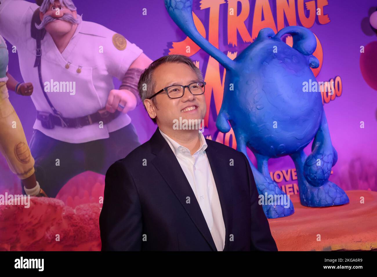 Roma, Italia - 21 novembre 2022: Il co-regista e sceneggiatore qui Nguyen partecipa al tappeto rosso della prima del film Disney "Strange World - un mondo Misterioso" allo Space Cinema moderno. Roma, Italia. Foto Stock