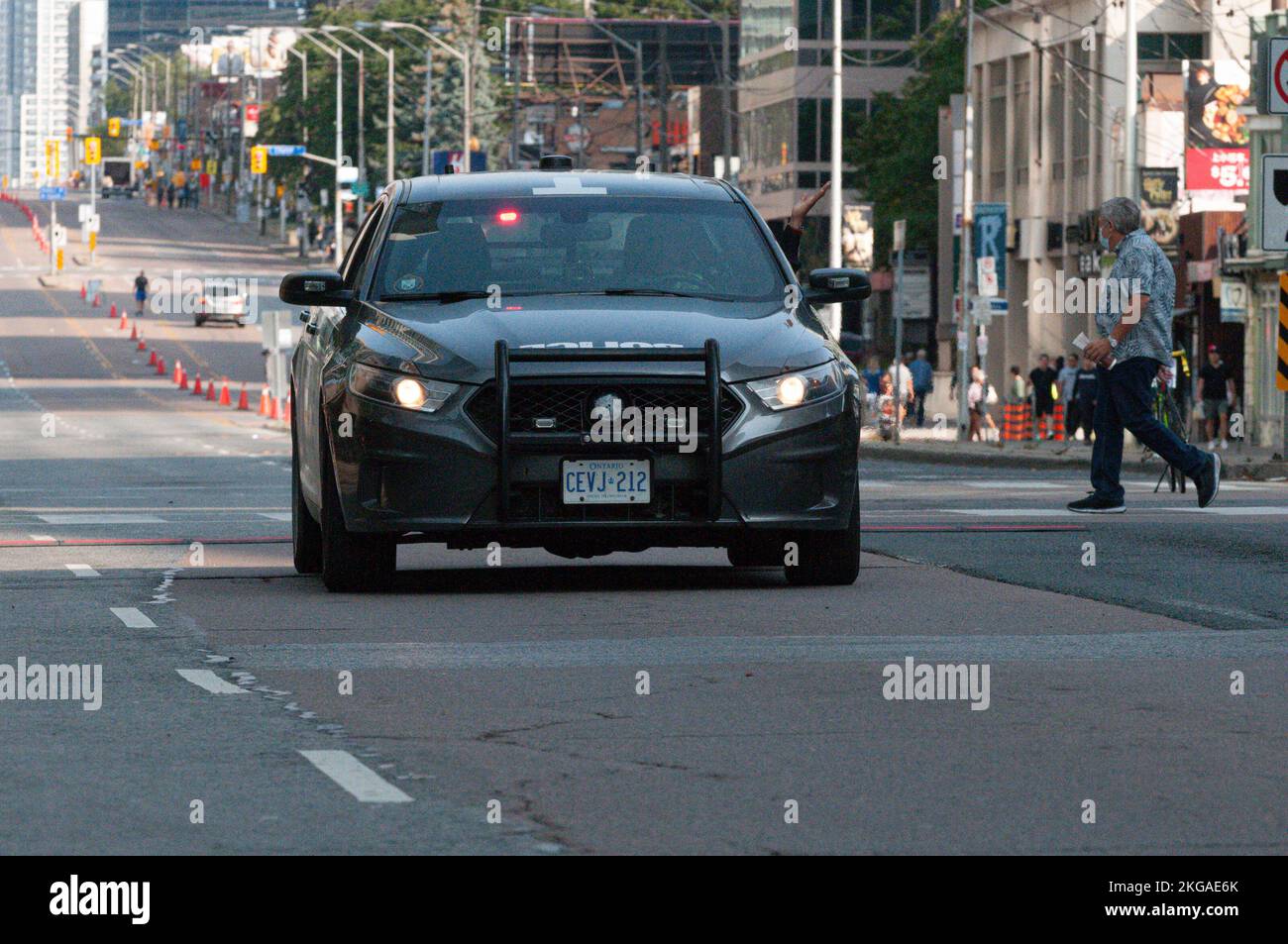 Toronto, ON, Canada - 2 settembre 2022: Auto della polizia per le strade di Toronto durante l'evento sportivo Foto Stock