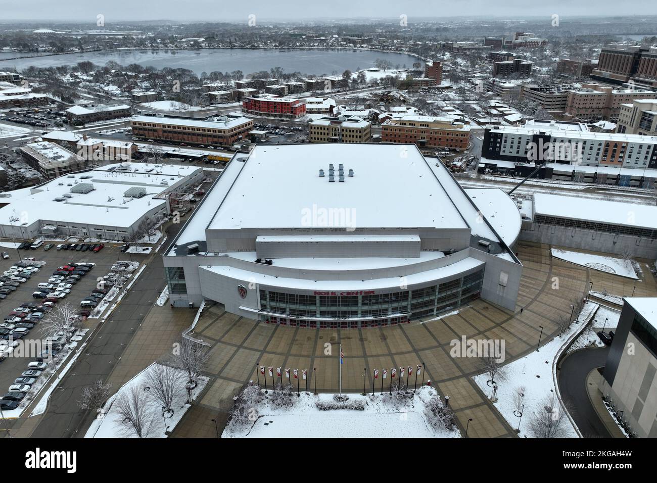 Una vista aerea generale del Kohl Center, mercoledì 22 novembre 2022, a Madison, Wisc. L'arena ospita le squadre di pallacanestro e hockey dei Wisconsin Badgers. Foto Stock