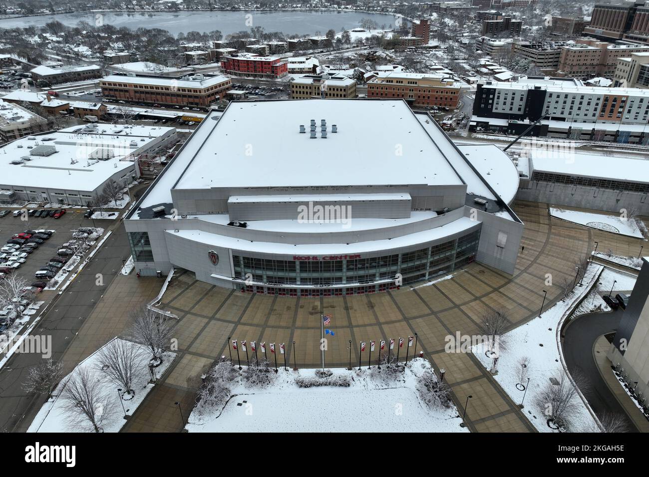 Una vista aerea generale del Kohl Center, mercoledì 22 novembre 2022, a Madison, Wisc. L'arena ospita le squadre di pallacanestro e hockey dei Wisconsin Badgers. Foto Stock