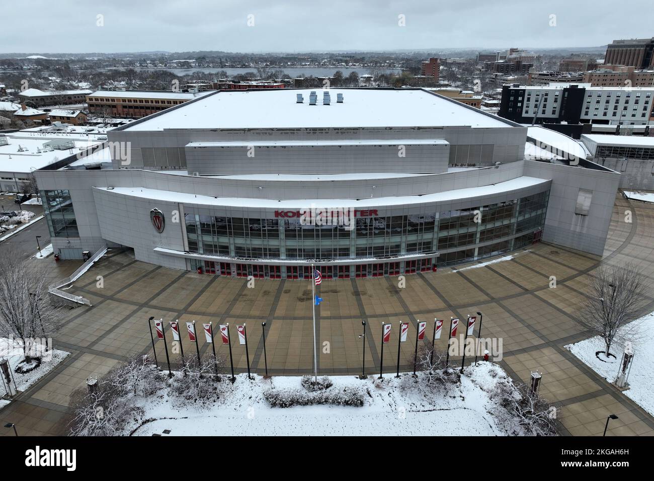 Una vista aerea generale del Kohl Center, mercoledì 22 novembre 2022, a Madison, Wisc. L'arena ospita le squadre di pallacanestro e hockey dei Wisconsin Badgers. Foto Stock