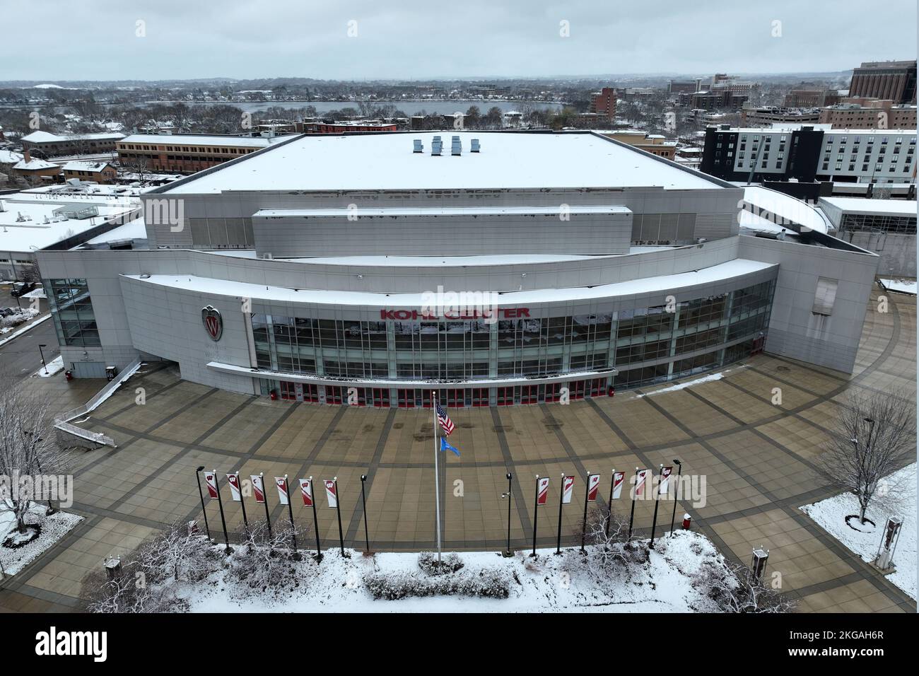 Una vista aerea generale del Kohl Center, mercoledì 22 novembre 2022, a Madison, Wisc. L'arena ospita le squadre di pallacanestro e hockey dei Wisconsin Badgers. Foto Stock