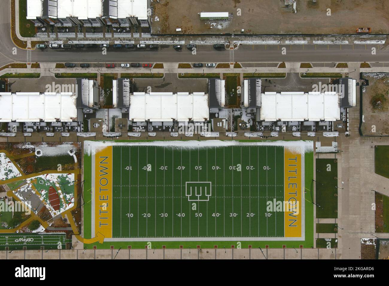 Una vista aerea generale del campo da calcio al Titletown Park, mercoledì 16 novembre 2022, a Green Bay, SOS. Foto Stock