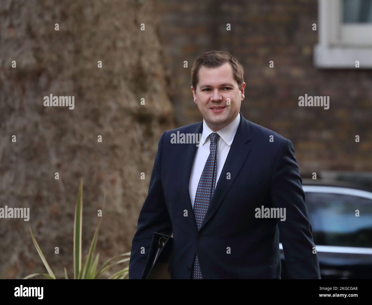 Downing Street, Londra, Regno Unito. 22nd novembre 2022. Il Ministro di Stato (Ministro dell'immigrazione) nella casa Robert Jenrick arriva per la riunione del Gabinetto al n. 10 di Downing Street. Foto Stock