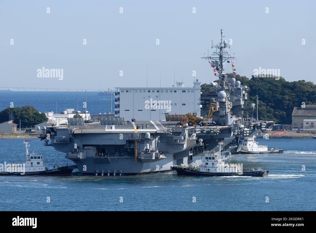 Prefettura di Kanagawa, Giappone - 21 ottobre 2007: United States Navy USS Kitty Hawk (CV-63), portaerei di classe Kitty Hawk. Foto Stock