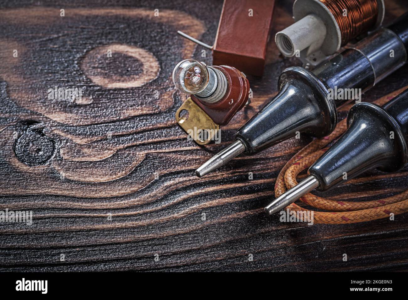 Interruttore Vintage per elettricità realizzato in ottone e porcellana Foto  stock - Alamy