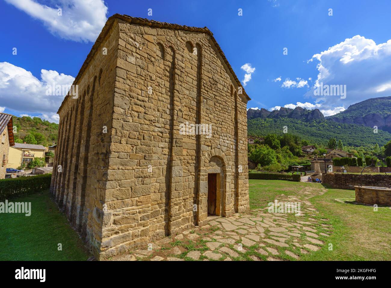 Chiesa romanica medievale di San Caprasio costruita intorno al 1020-1030 d.C. a Santa Cruz de Serós, Aragón, Spagna Foto Stock