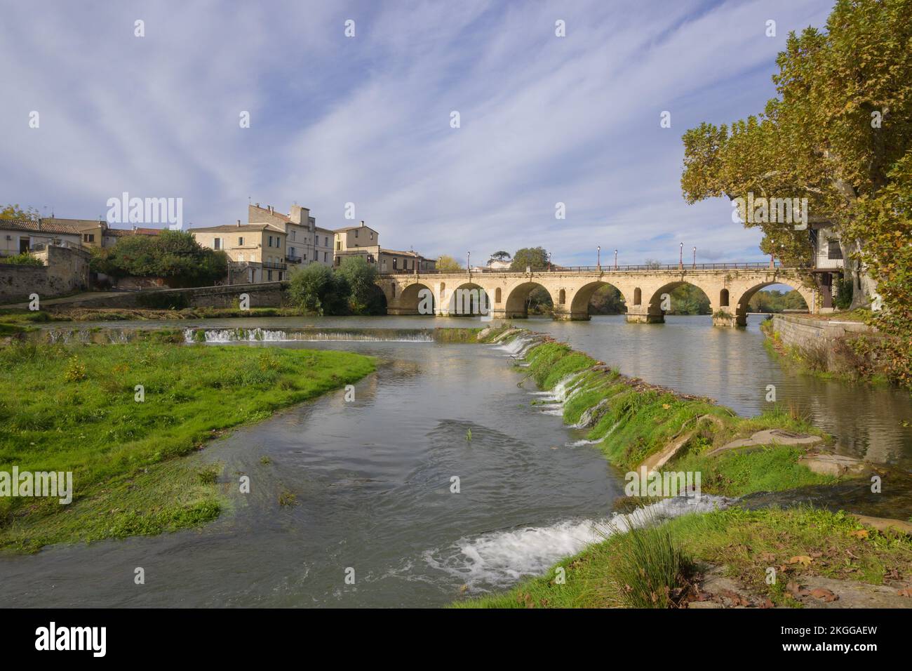 Il fiume Vidourle a Sommieres Languedoc Francia Foto Stock