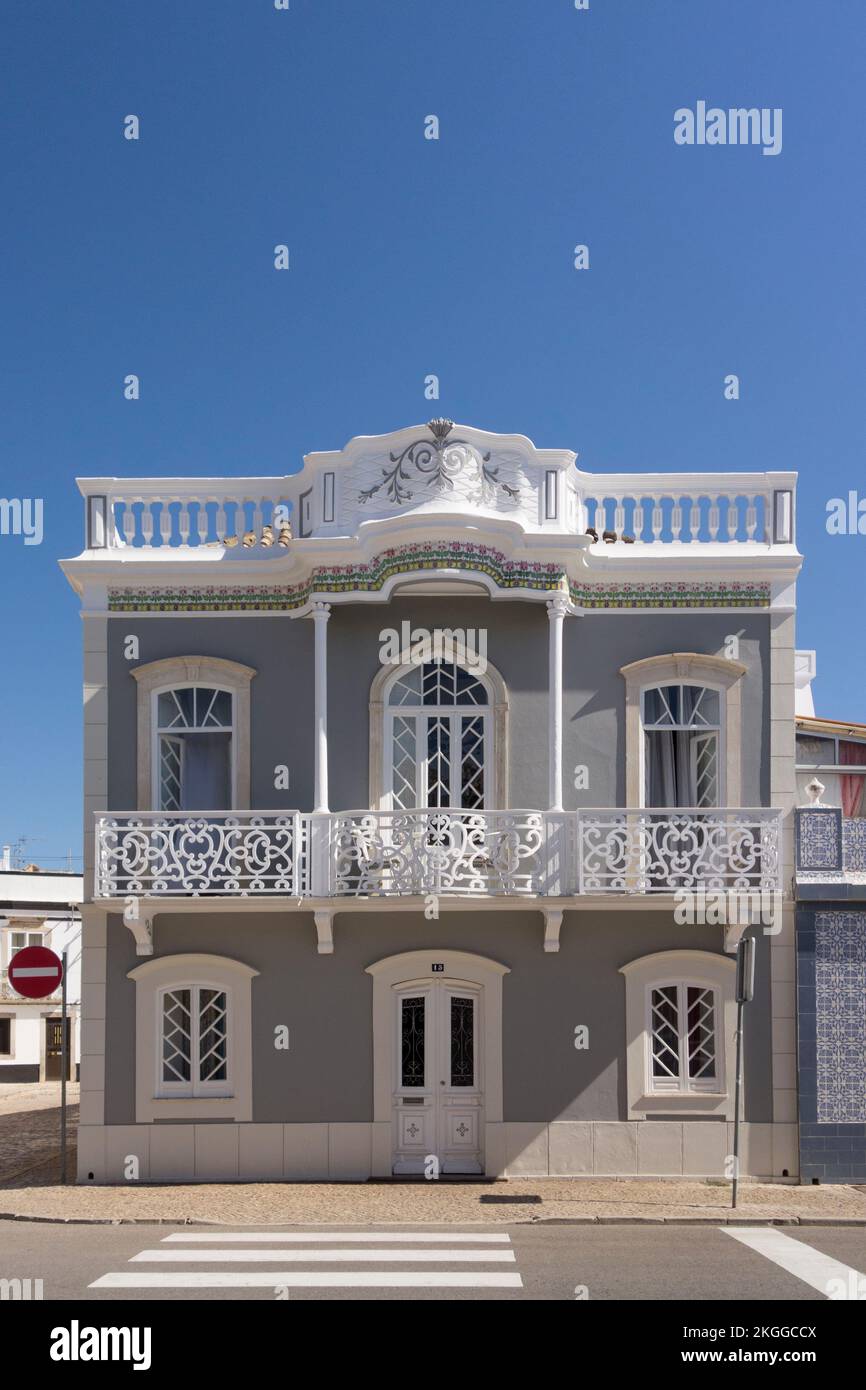 Bella architettura d'epoca, Tavira, Algarve, Portogallo Foto Stock