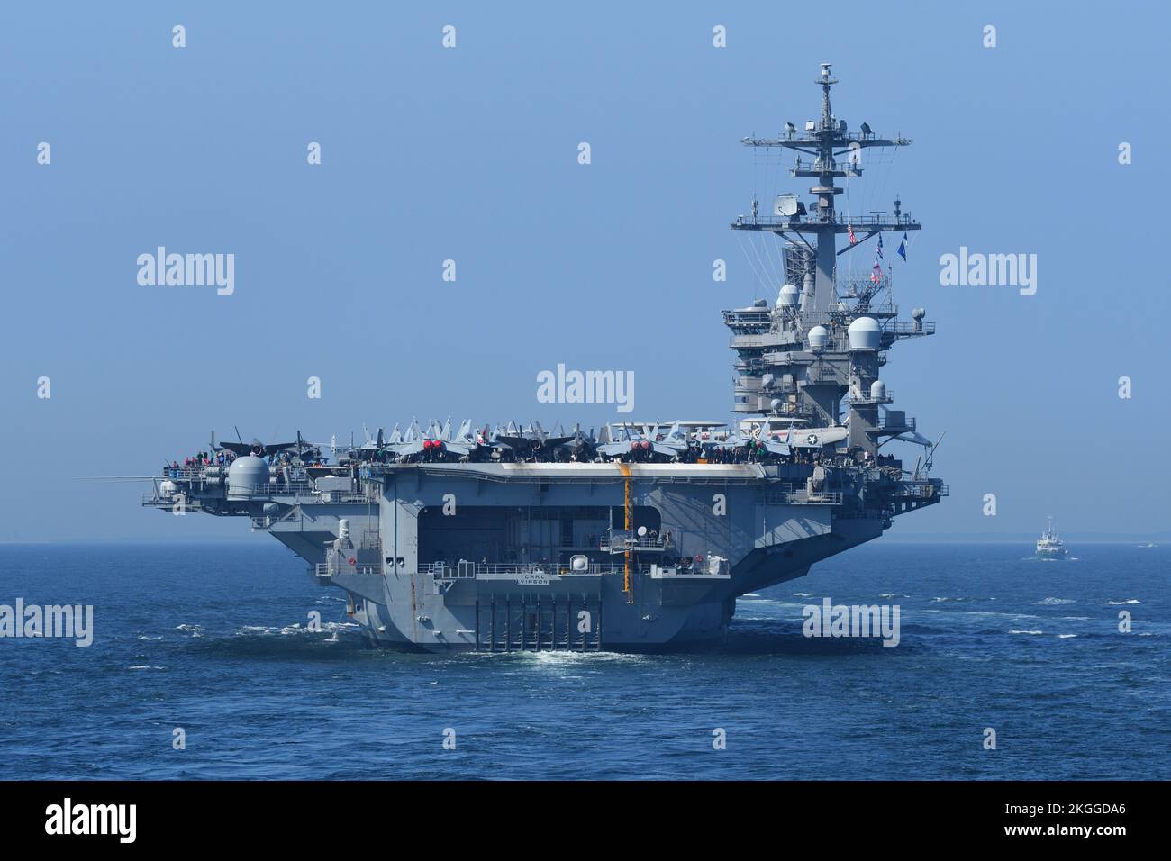 Prefettura di Kanagawa, Giappone - 28 agosto 2021: United States Navy USS Carl Vinson (CVN-70), portaerei di classe Nimitz. Foto Stock