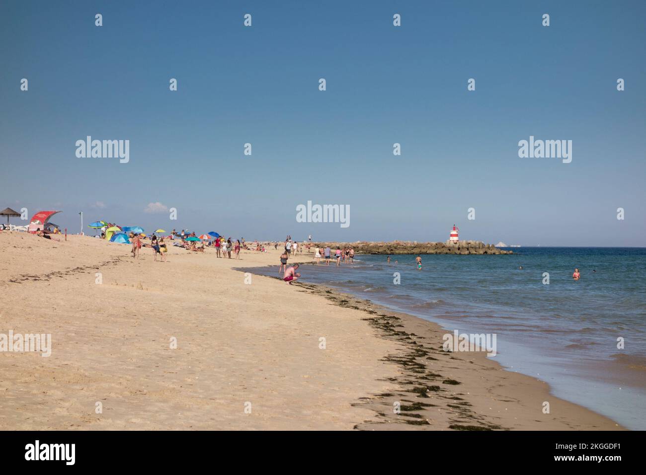 Bella spiaggia di sabbia, isola di Tavira, Algarve, Portogallo Foto Stock