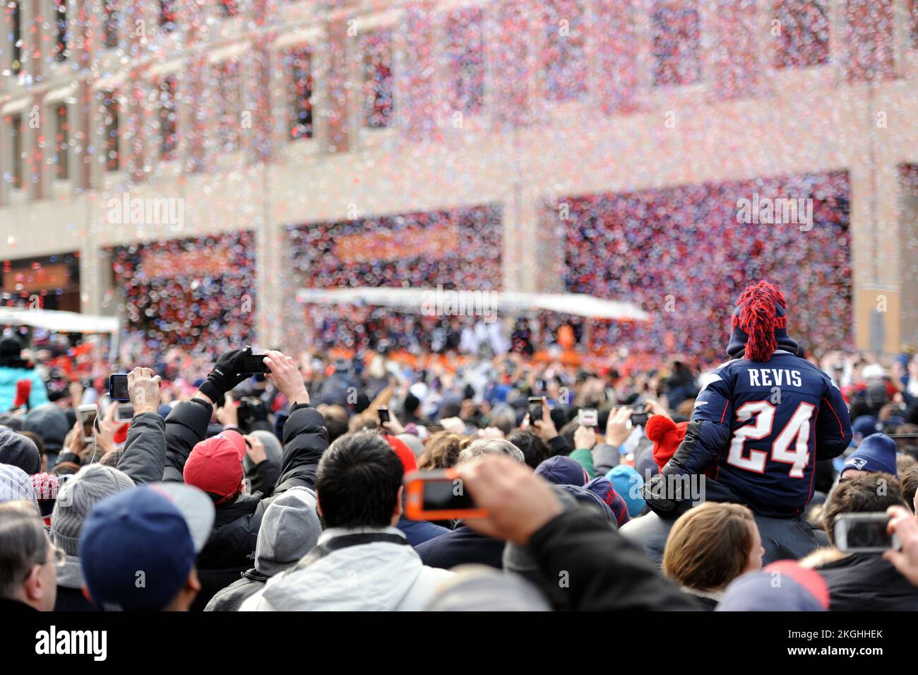 La folla si festeggia dopo aver vinto la vittoria della super coppa Air Patriots Foto Stock