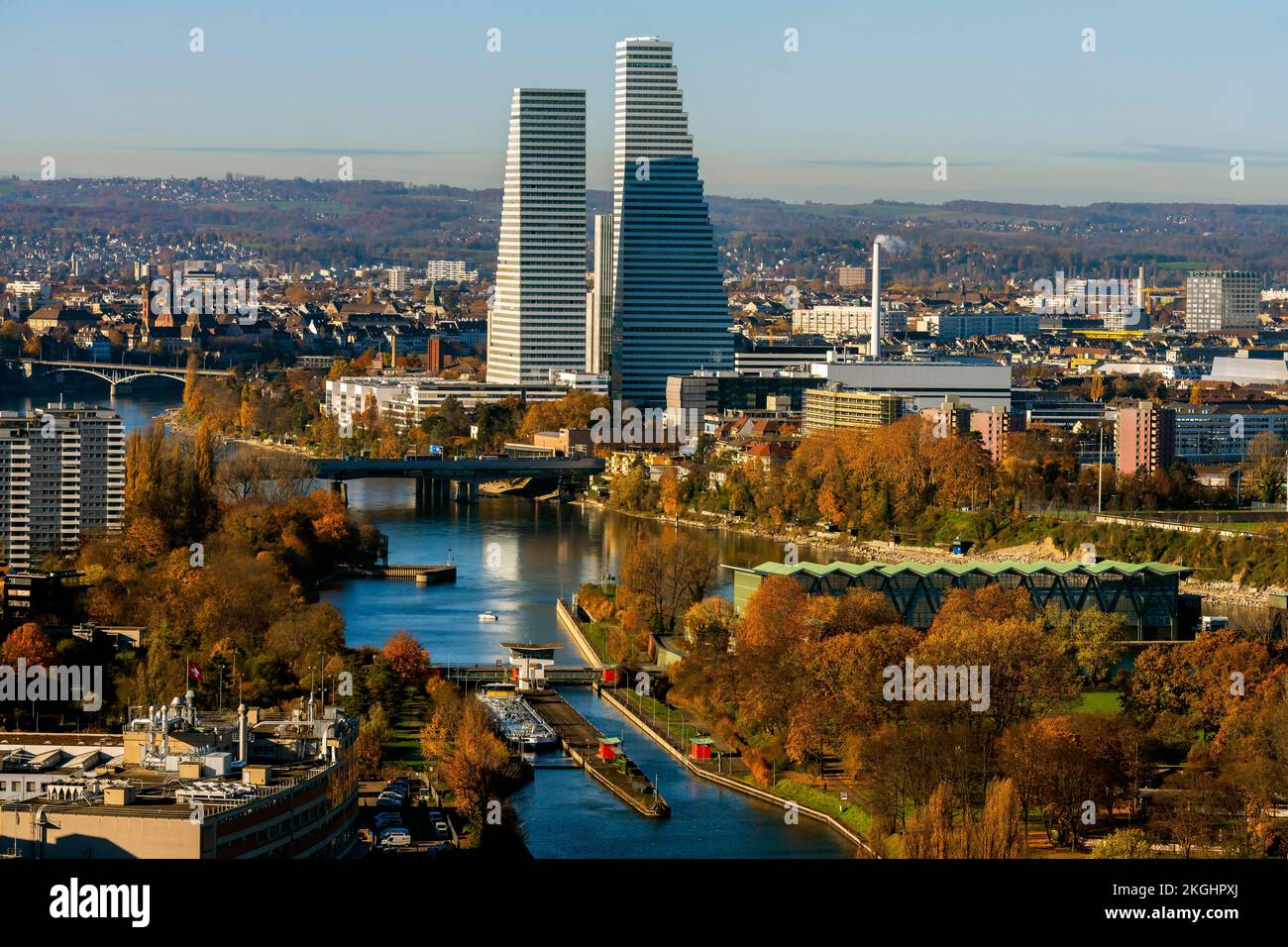 Skyline di Basilea dominato dalle torri Roche (gli edifici più alti della Svizzera). Cantone di Basilea-Città. Foto Stock