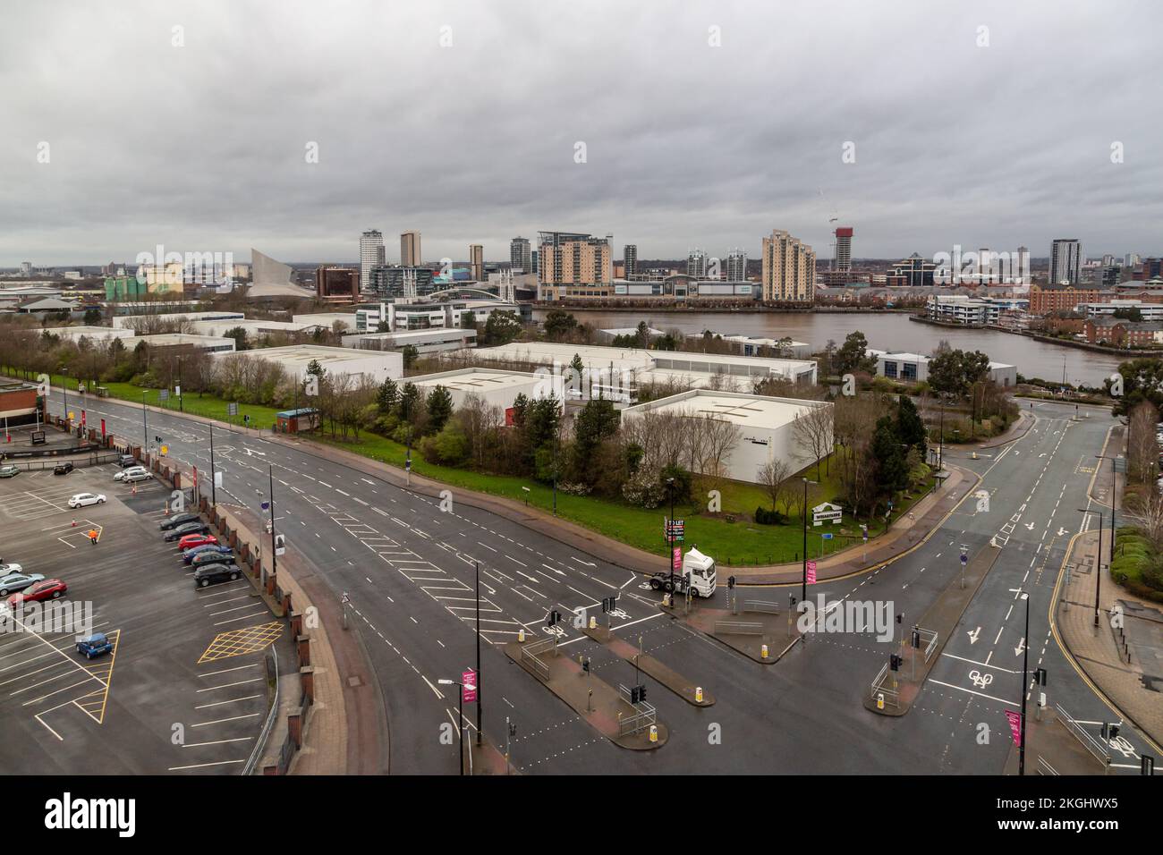 Vista verso Media City, Manchester, da Old Trafford Foto Stock