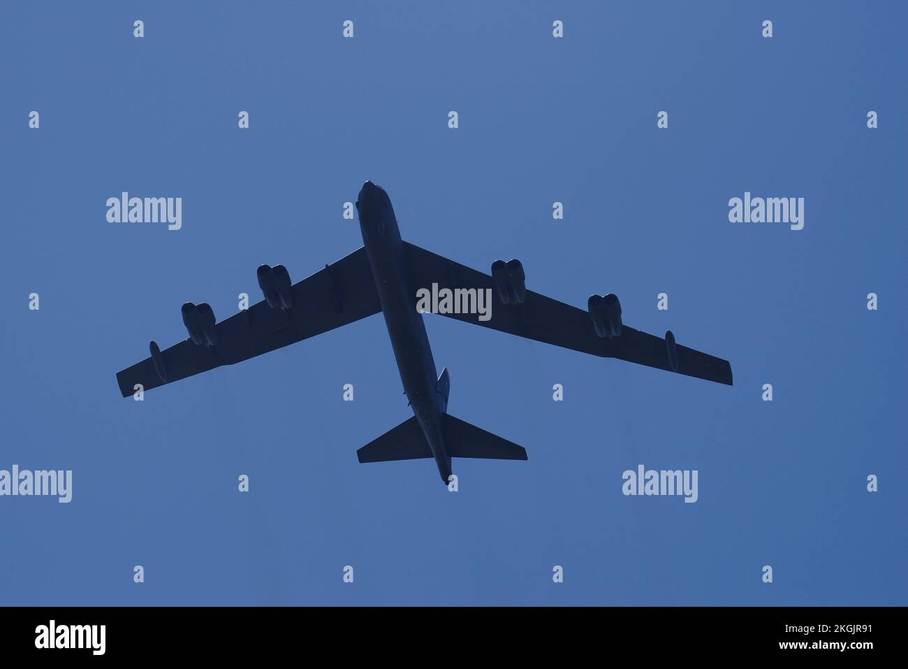 Boeing B-52H Flypast, RAF Valley, Anglesey, Galles del Nord, Regno Unito. Foto Stock