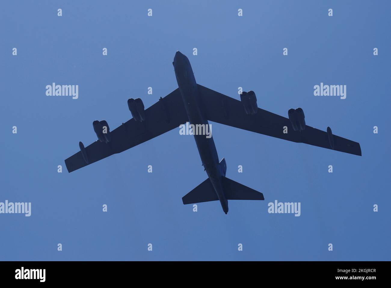 Boeing B-52H Flypast, RAF Valley, Anglesey, Galles del Nord, Regno Unito. Foto Stock