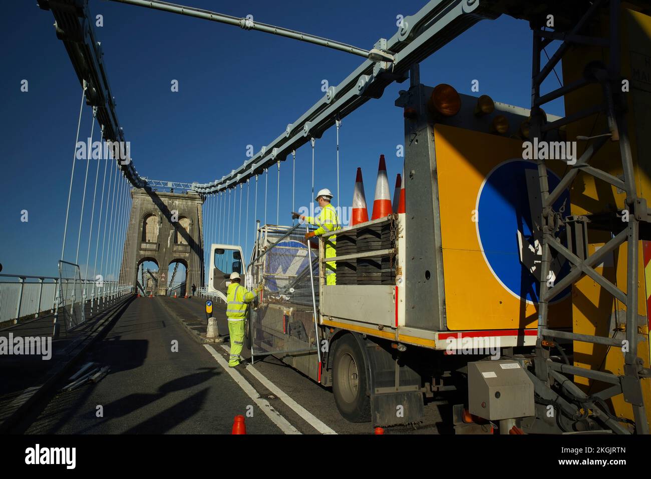 Ponte sospeso di Menai, chiuso al traffico per consentire riparazioni, novembre 2022. Foto Stock