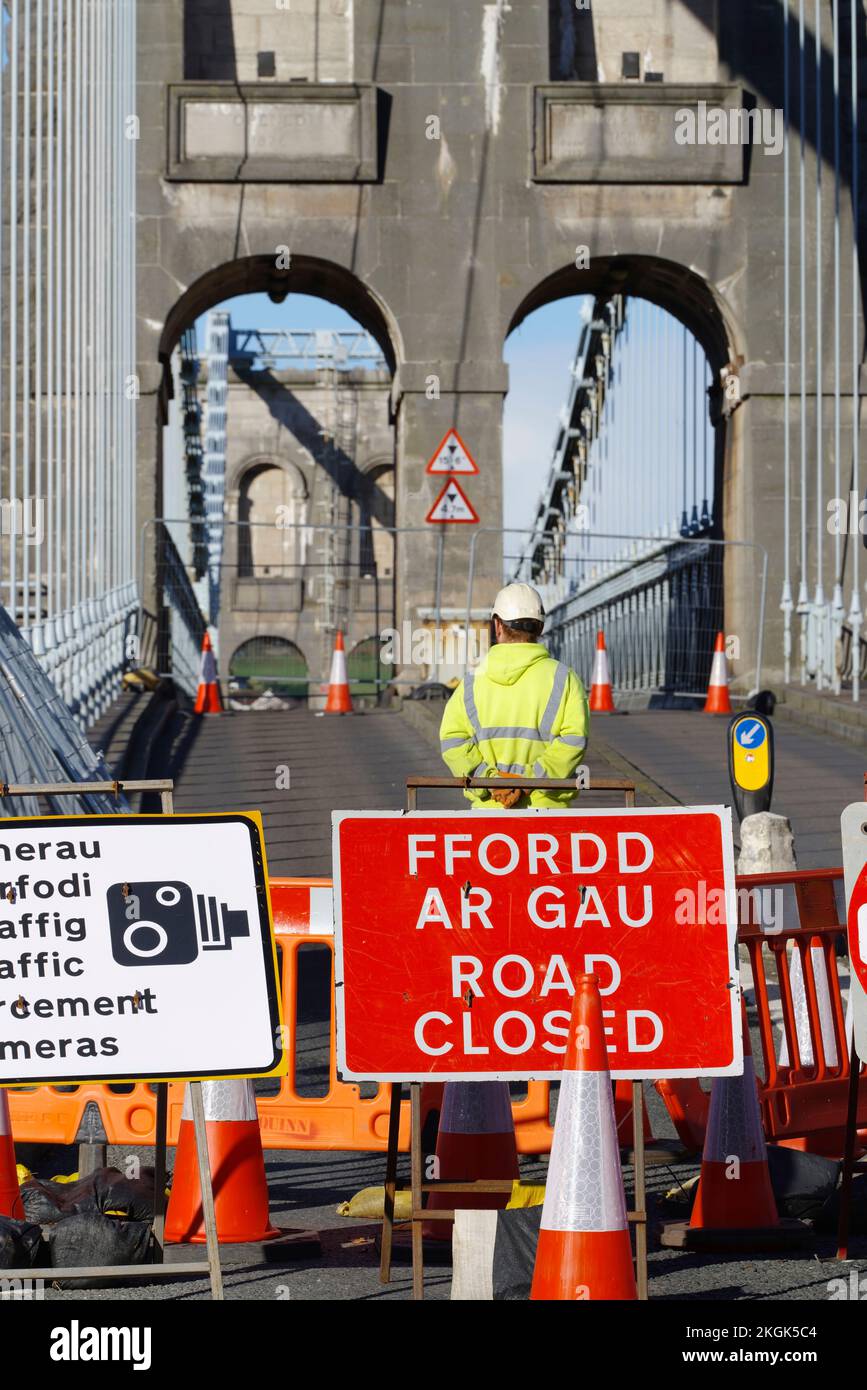 Ponte sospeso di Menai, chiuso al traffico per consentire riparazioni, novembre 2022. Foto Stock