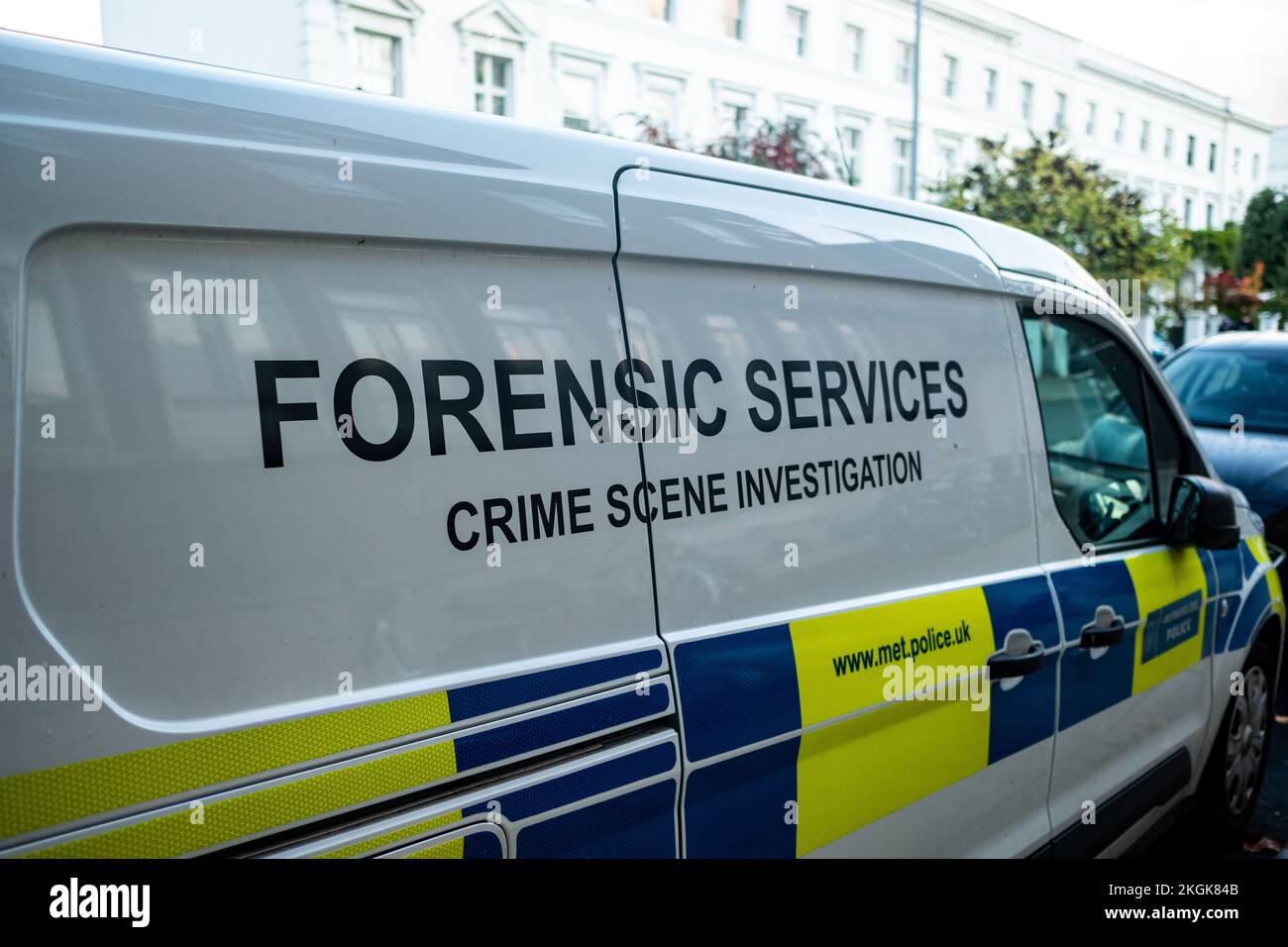 Londra - Novembre 2022: British Forensic Services veicolo di polizia per l'indagine sulla scena del crimine Foto Stock